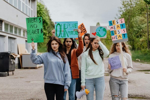 Panneaux muraux étanches : embellissez vos espaces humides